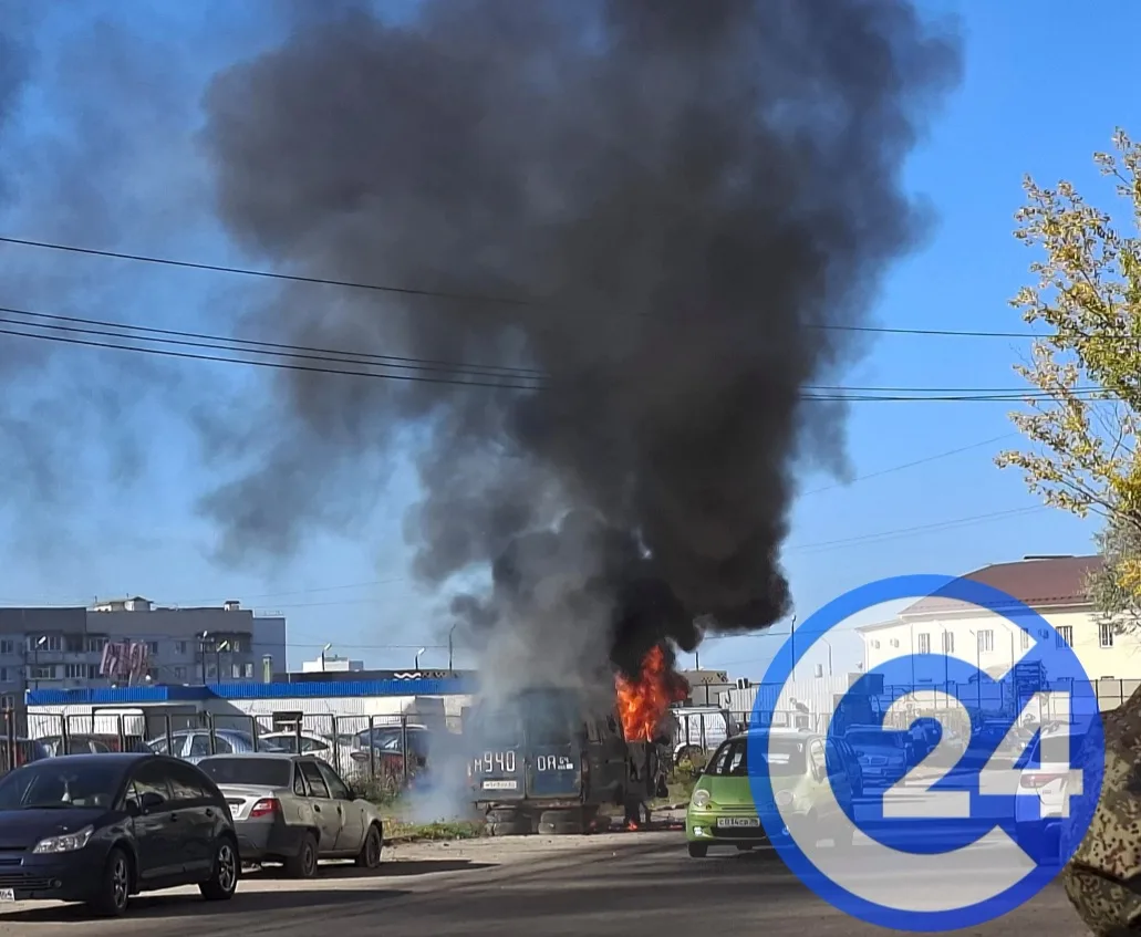В Саратове загорелась грузовая "Газель"