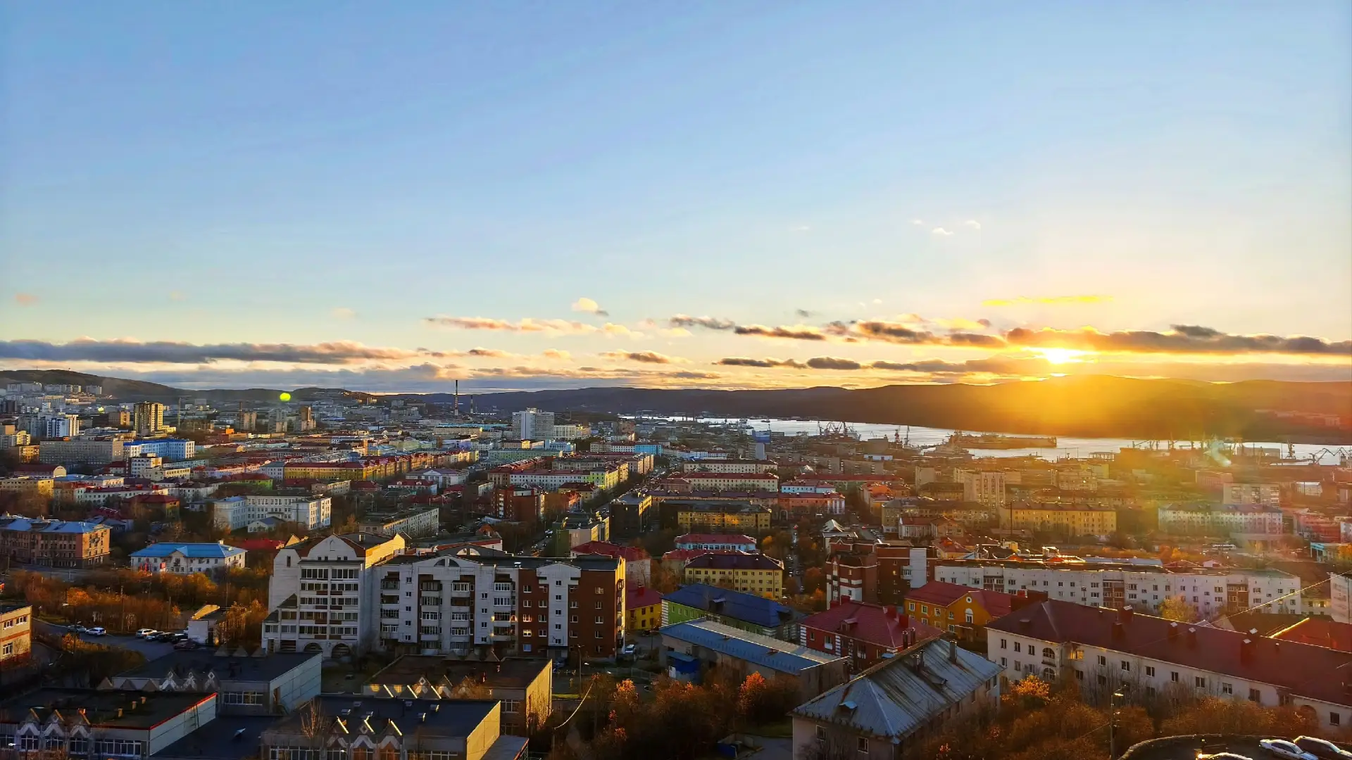 Сегодняшний красивый закат над городом 🌇