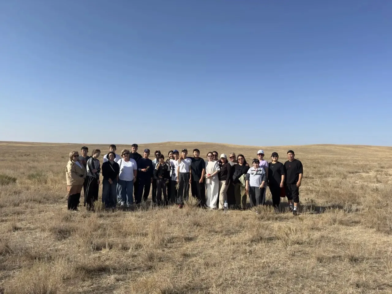 🚶‍♂️ Сегодня наша школа ходила в поход к святому месту «Три кургана»!