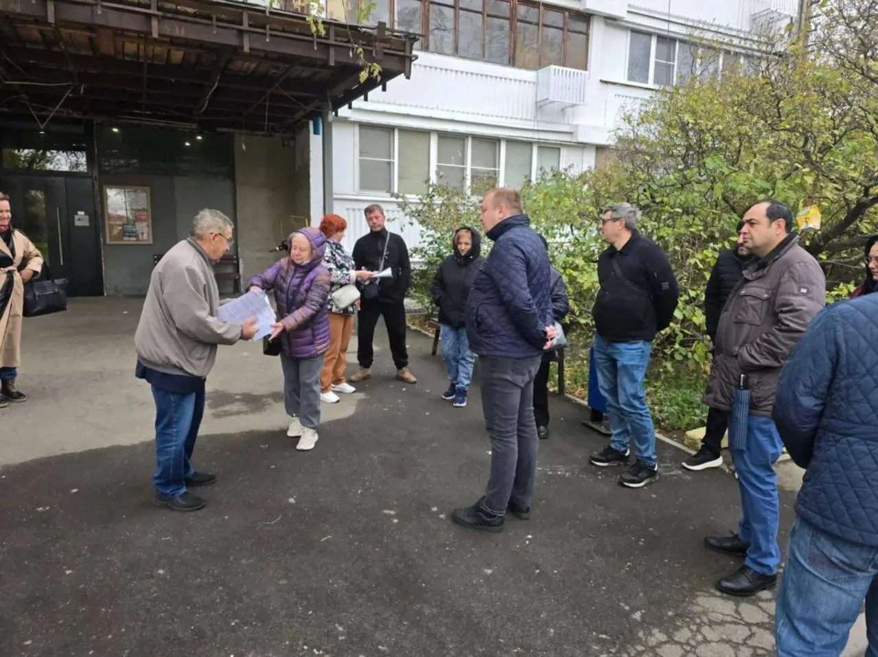 🏠 В Гольяново проверили территорию у дома на Уссурийской улице