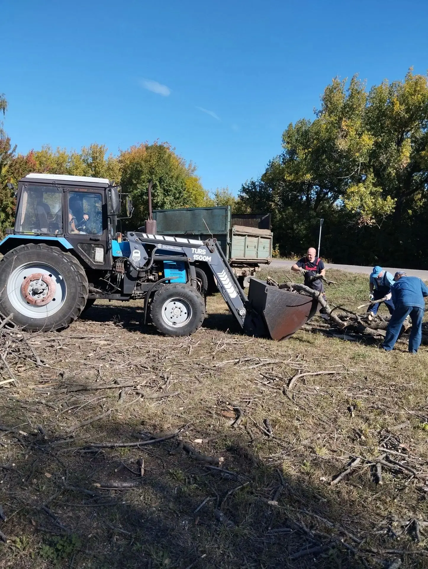 🌳 Двойная польза: в селе Круглик благоустроили парковую зону и поддержали семьи защитн...