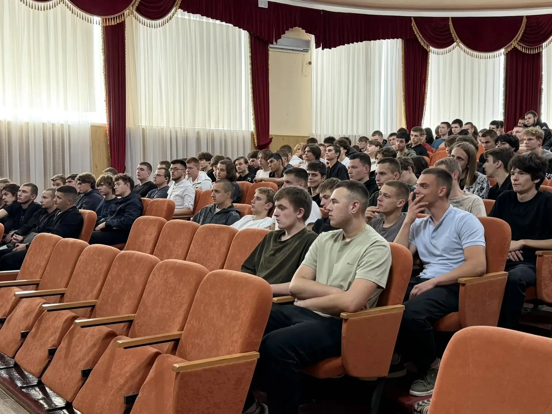 Представители Пограничного управления ФСБ России по Восточному Арктическому району пров...