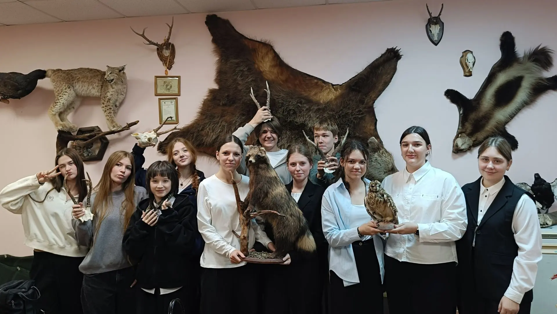 «Погружение в науку: 10 «А» класс в гостях у Университета биотехнологий! 🧬