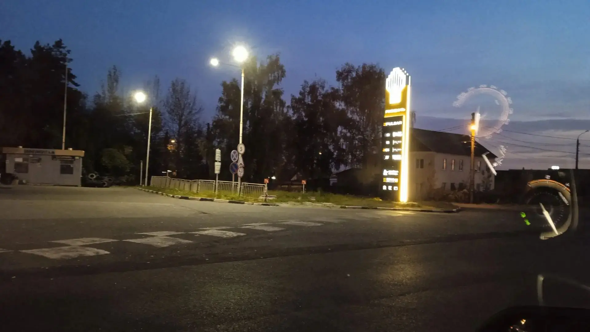 Карпинского. Только 92, почти никого