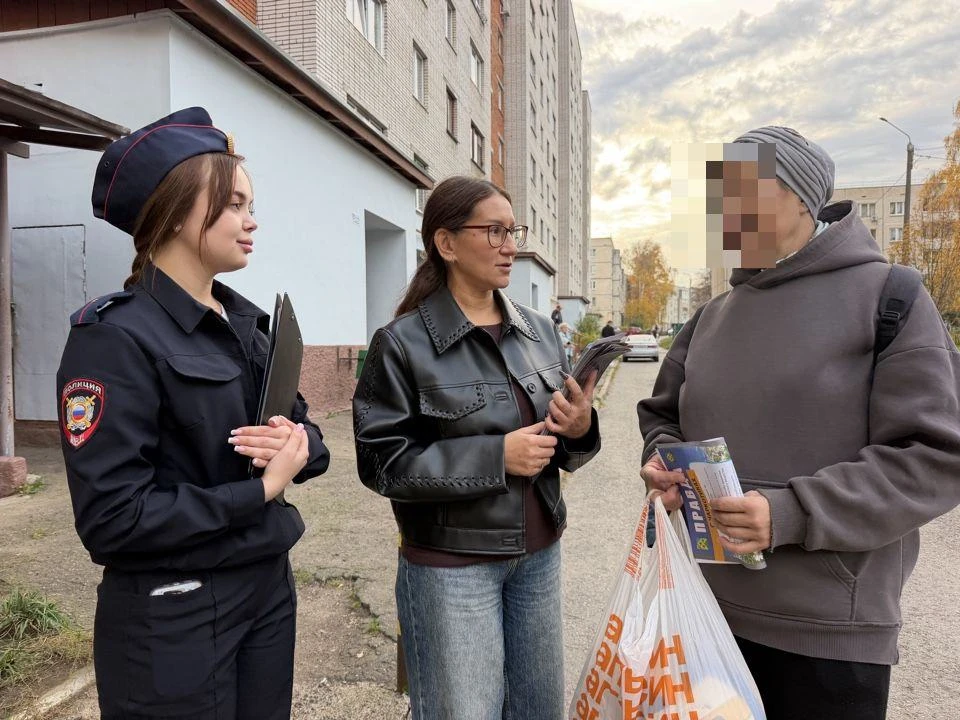 Представители городской антинаркотической комиссии совместно с сотрудниками полиции про...