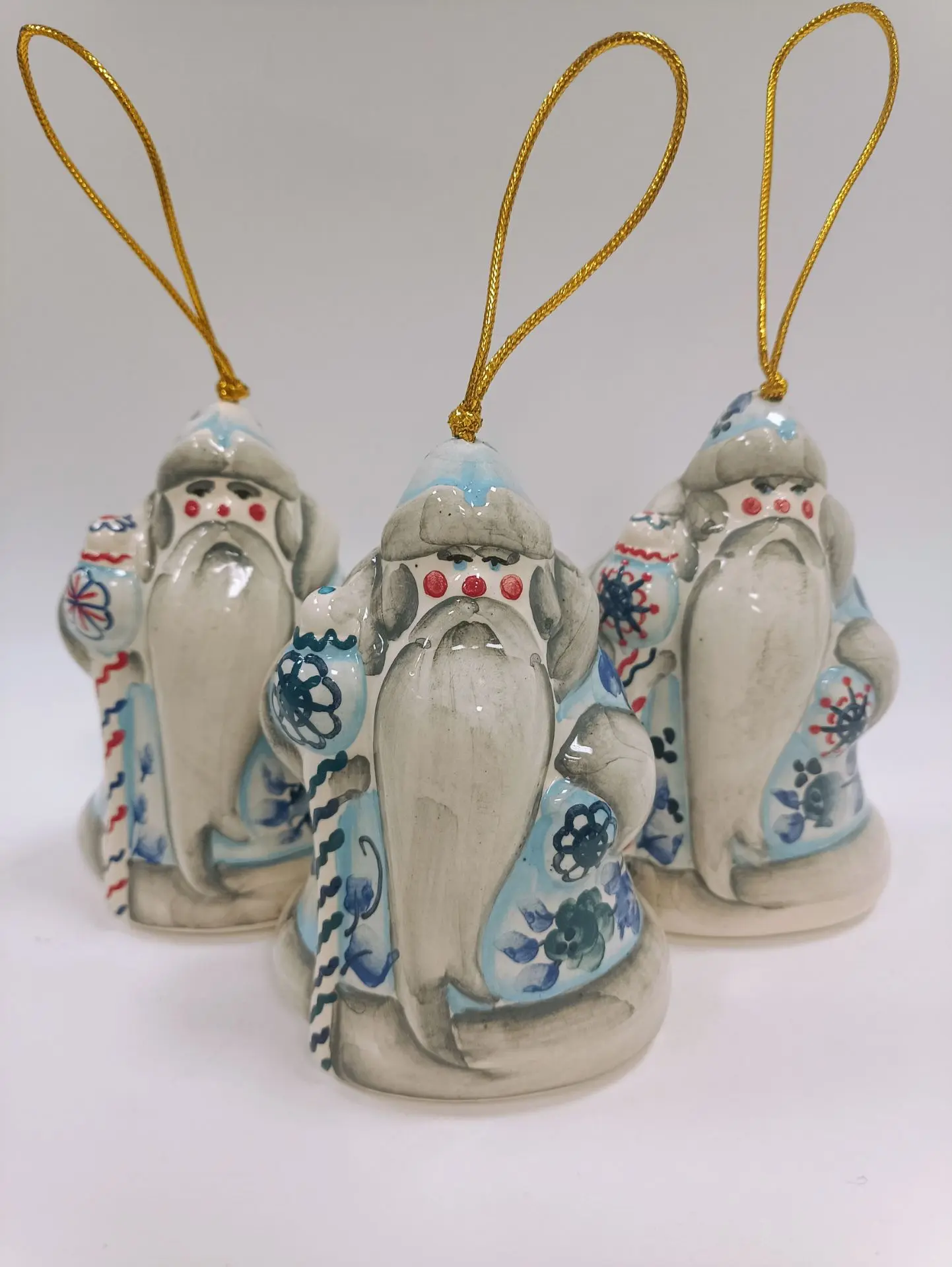 Колокольчик Дед Мороз, ёлочная игрушка, керамика, ручная роспись, 120*80мм, стоимость 8...