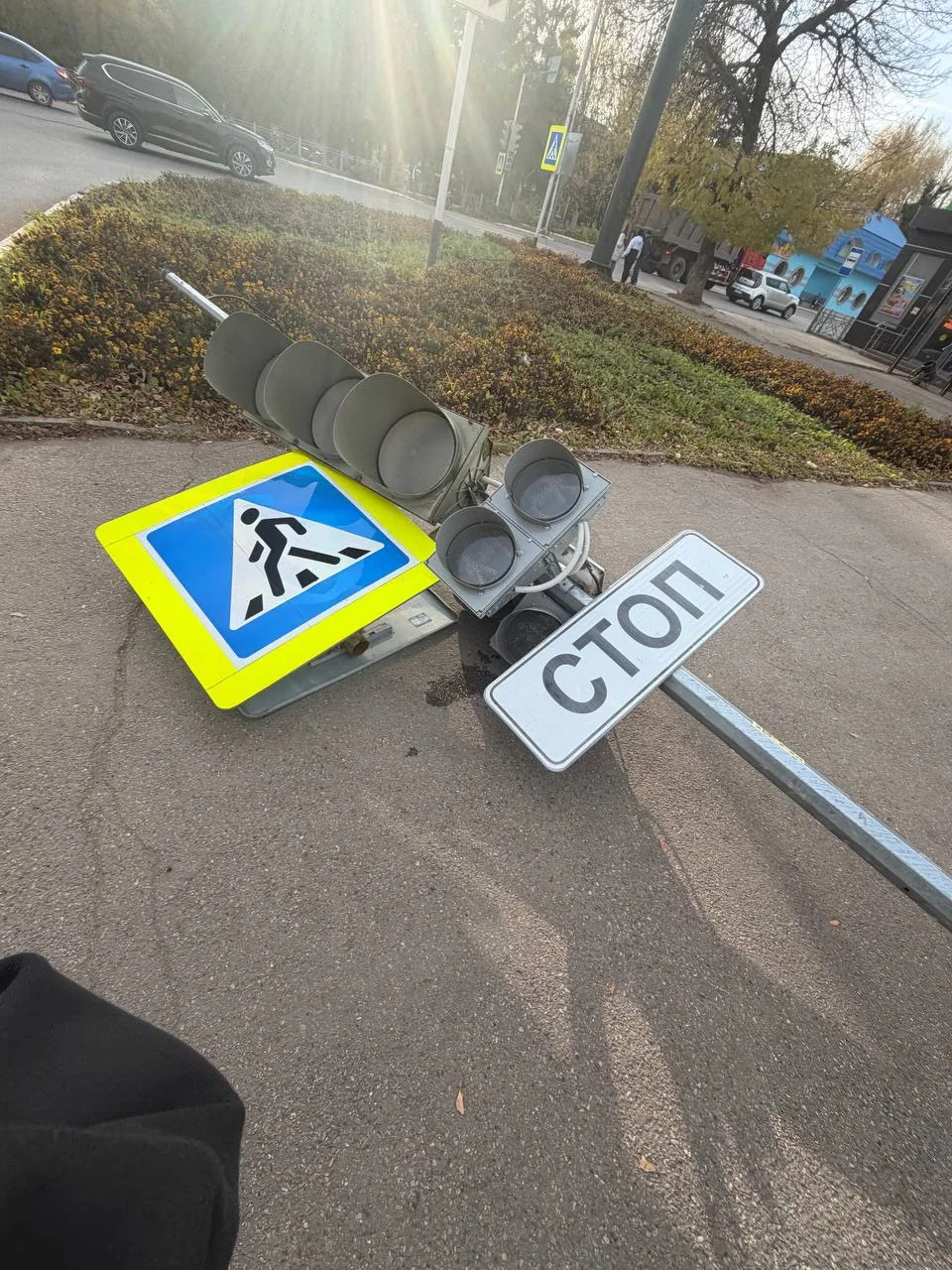 🚦возле Вкусно и точка упал светофор