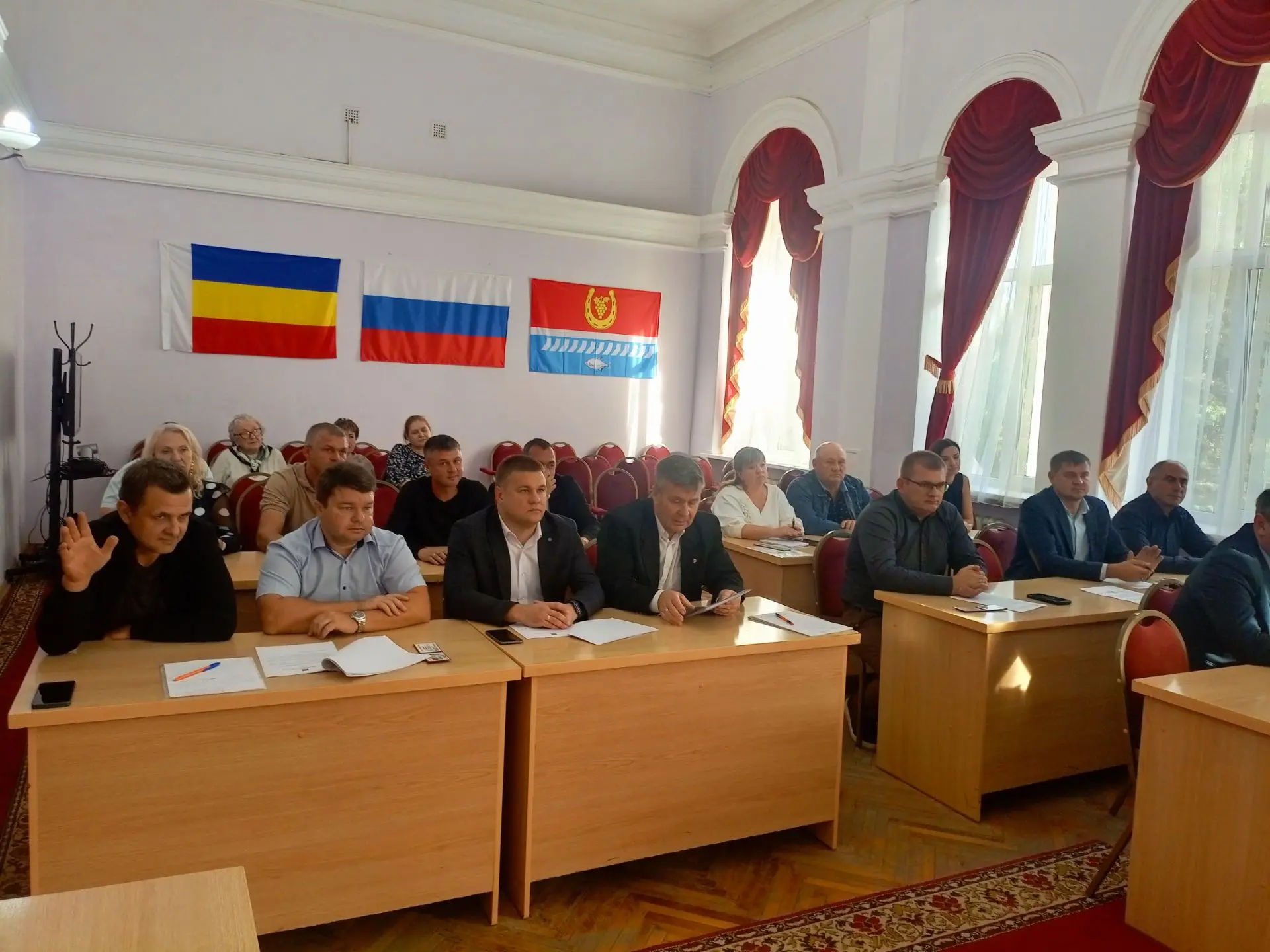 Единогласно Главой Администрации Цимлянского городского поселения избран Александр Алек...