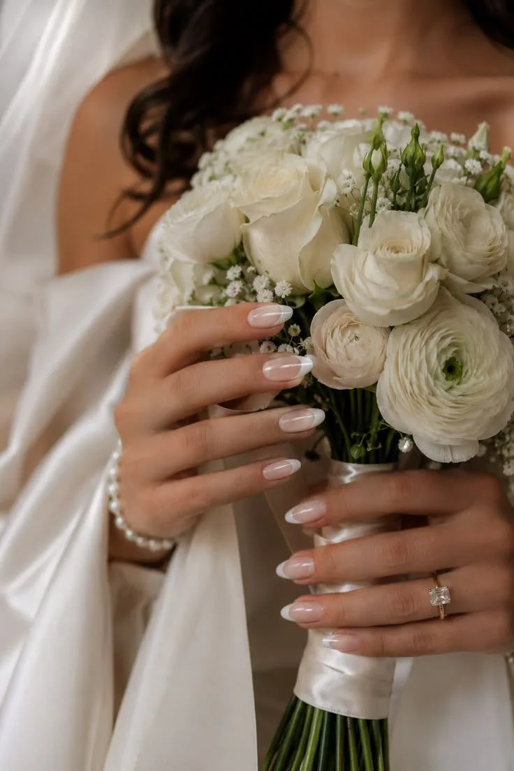 Коллеги, покидайте варианты для свадебного маникюра 💍