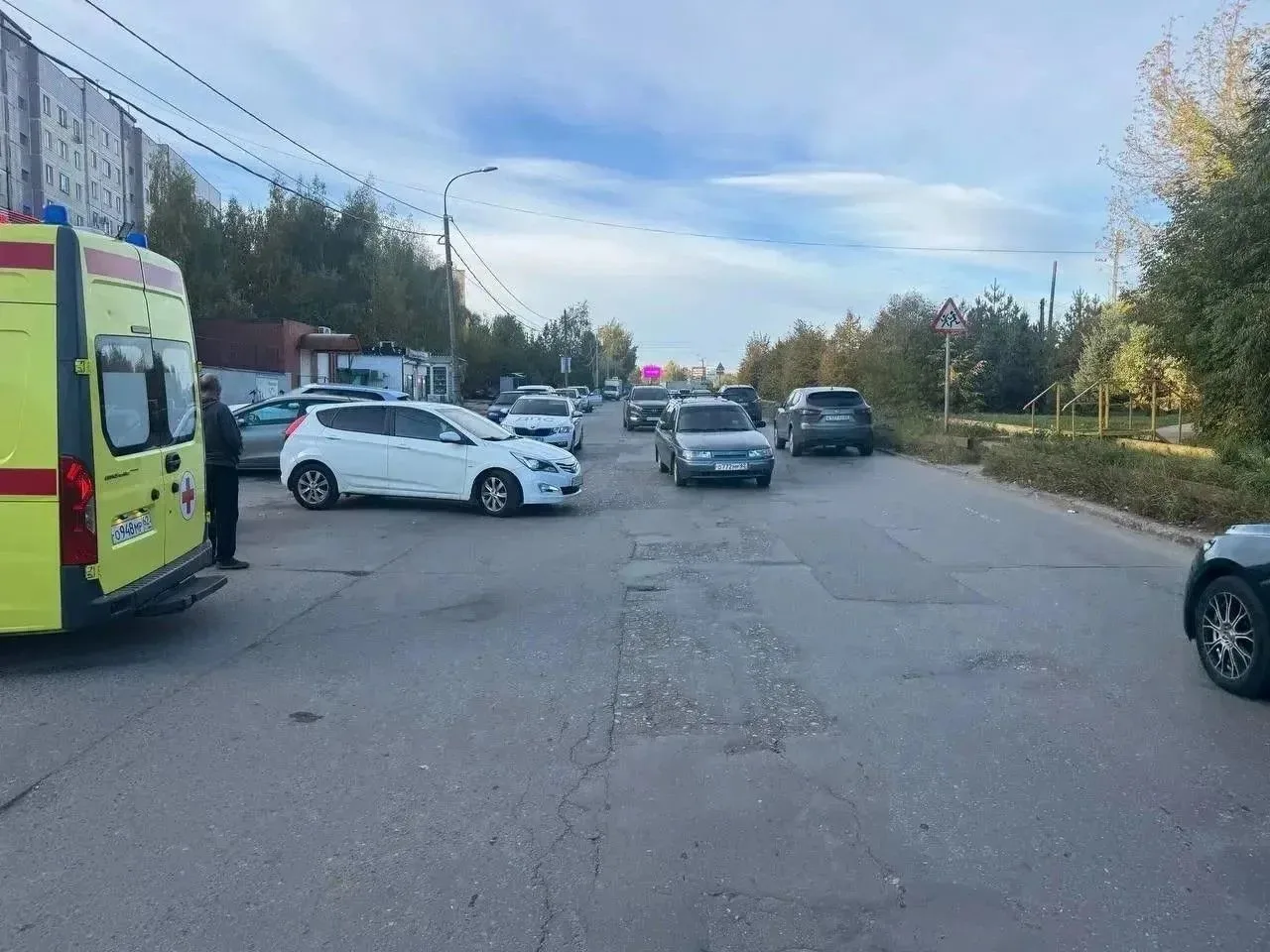 На улице Зубковой в Рязани мужчина попал под колёса иномарки