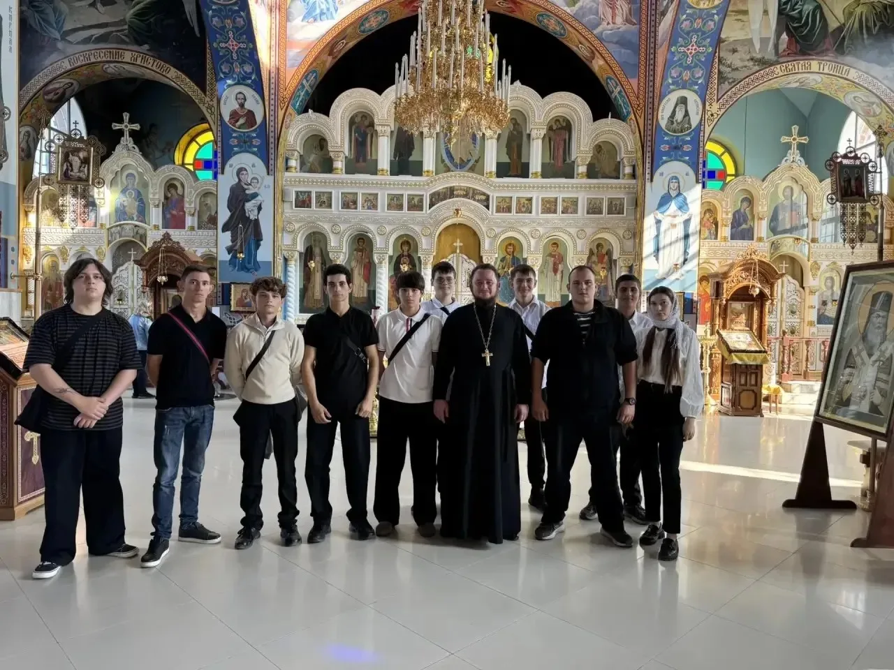 🕊️ Первокурсники КИСТа побывали в Храме Михаила Архангела