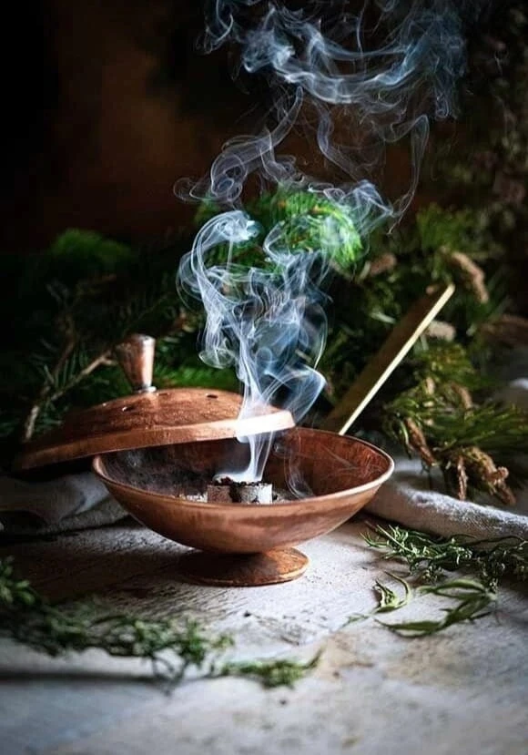 Запахи "здоровья": для чего используют благовония 🌿