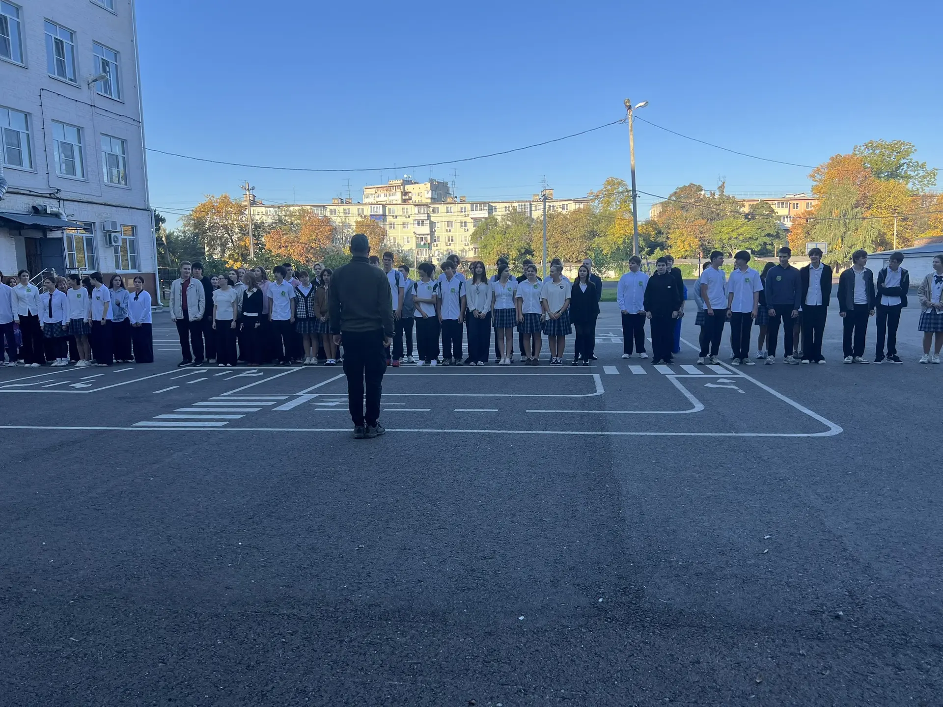 Сегодня в нашей школе прошла церемония поднятия Государственного флага Российской Федер...