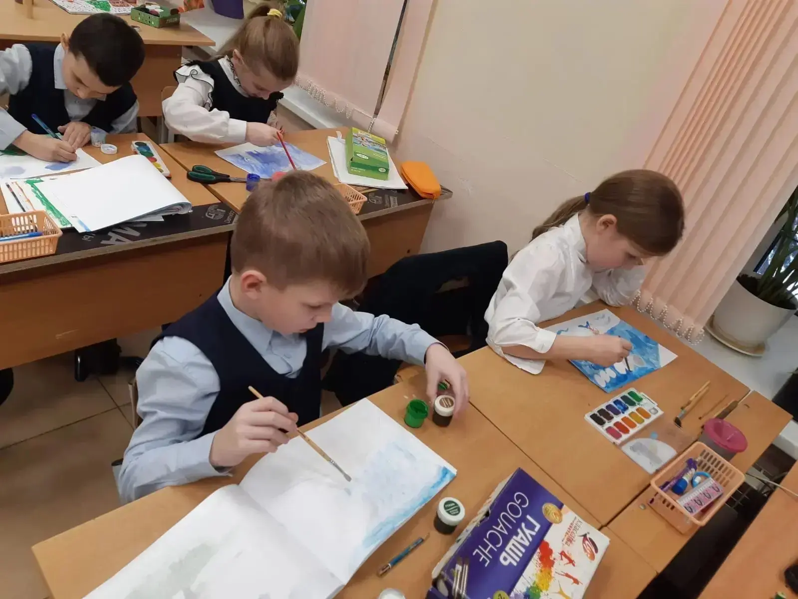 ЧОУ «Православная гимназия Свято-Никольского Черноостровского женского монастыря объявл...