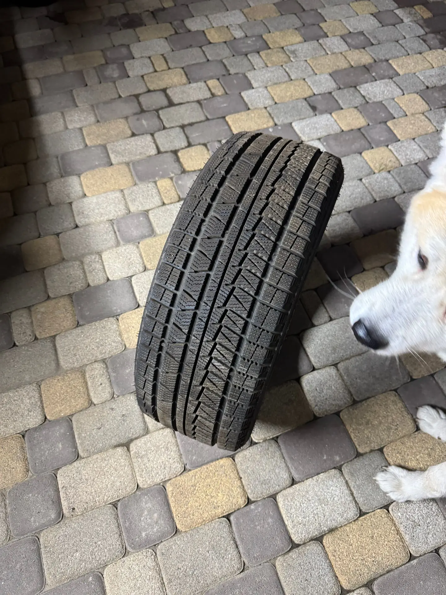 зимняя резина Annaite Arctic i-8 215/45 r17 . Как новая, пробег минимальный 15000р