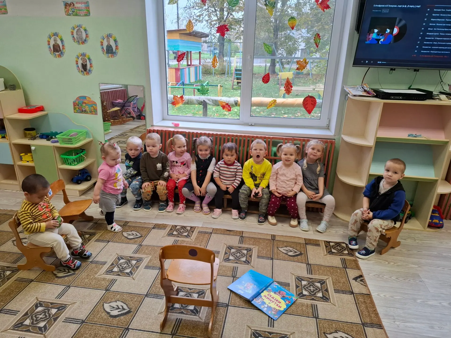 В тишине группы, затаив дыхание, наши маленькие слушатели отправляются в свое большое п...