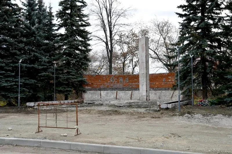 В Метлино продолжают реконструкцию мемориального  комплекса