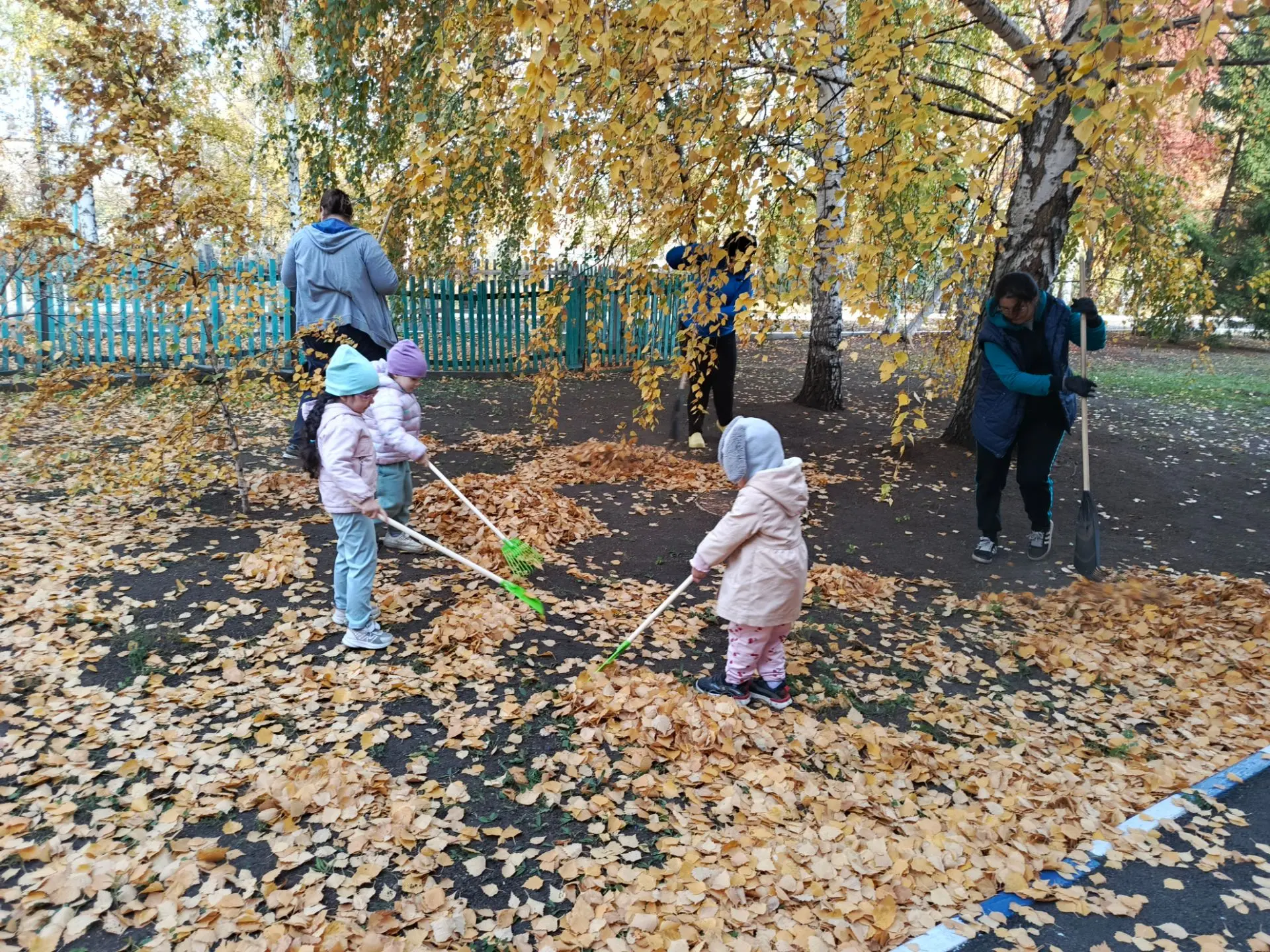 🍂 Санитарный день в нашем детском саду — дело общее! 🍂