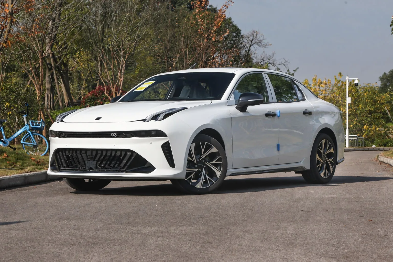 Lynk & Co 03 почти по цене Lada Vesta Sport.