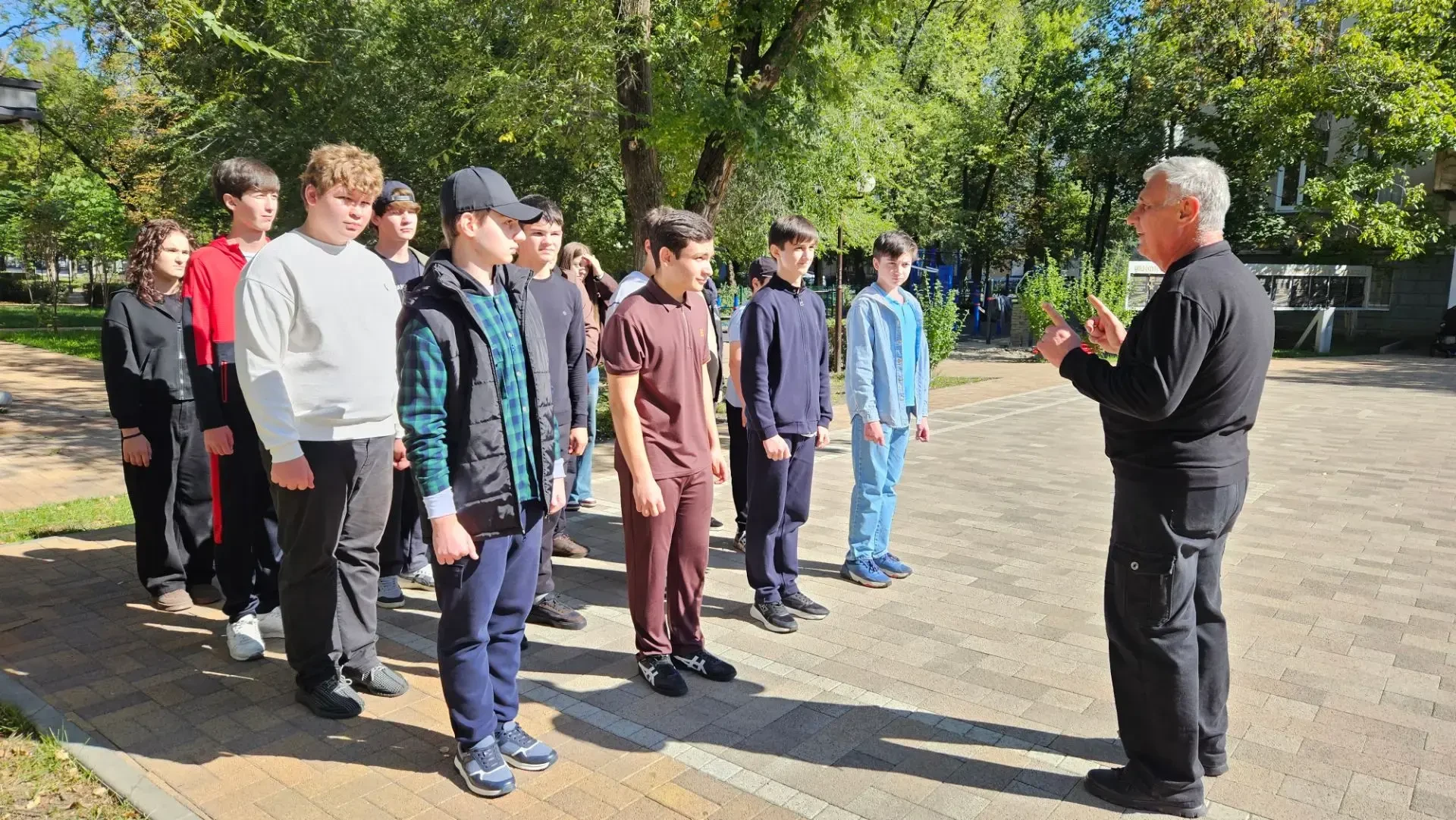 Школа №6 приступила к подготовке несения вахты памяти у мемориала в Центре военно-патри...