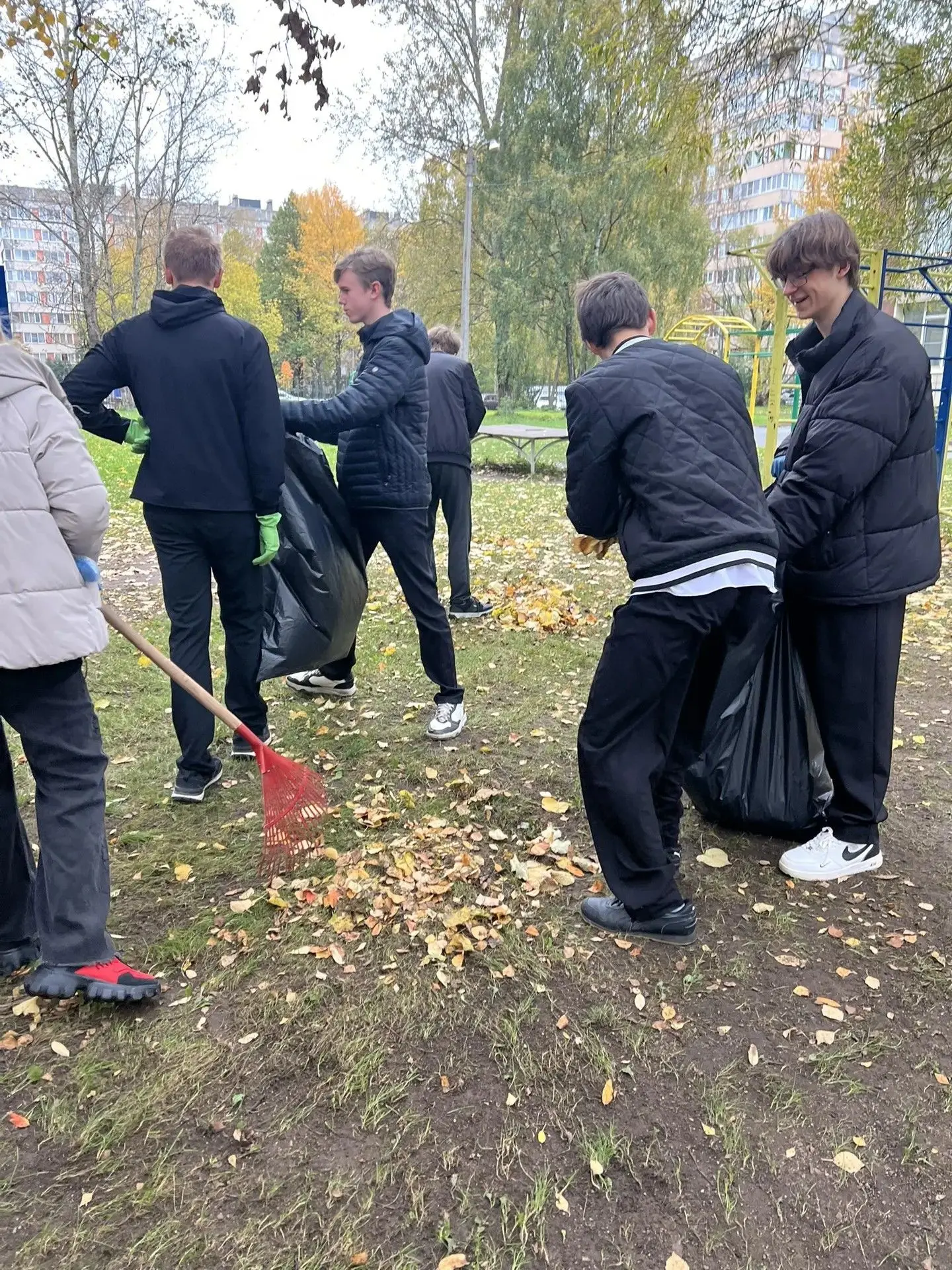 🍂 Осенний субботник — это не про «надо убрать», а про «мы делаем это вместе»!