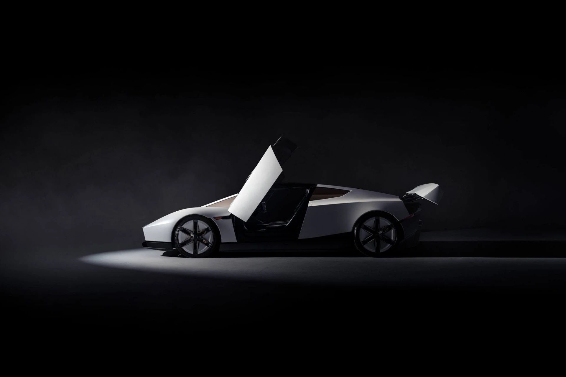 🏎️ Tesla представила Roadster, разработанный совместно со SpaceX. Суперкар оснащён хол...