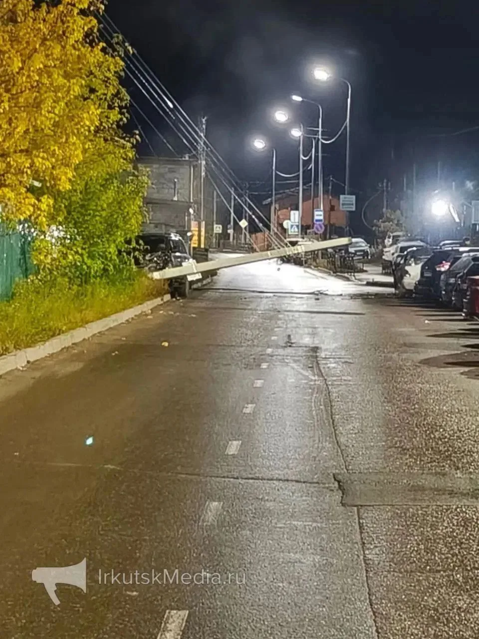ДТП с участием внедорожника произошло ночью в микрорайоне Стрижи в рабочем посёлке Марк...