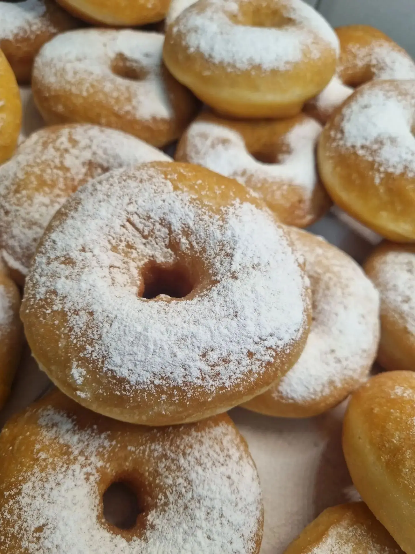 Шикарные горячие пончики в наличии на Донковцева 🍩