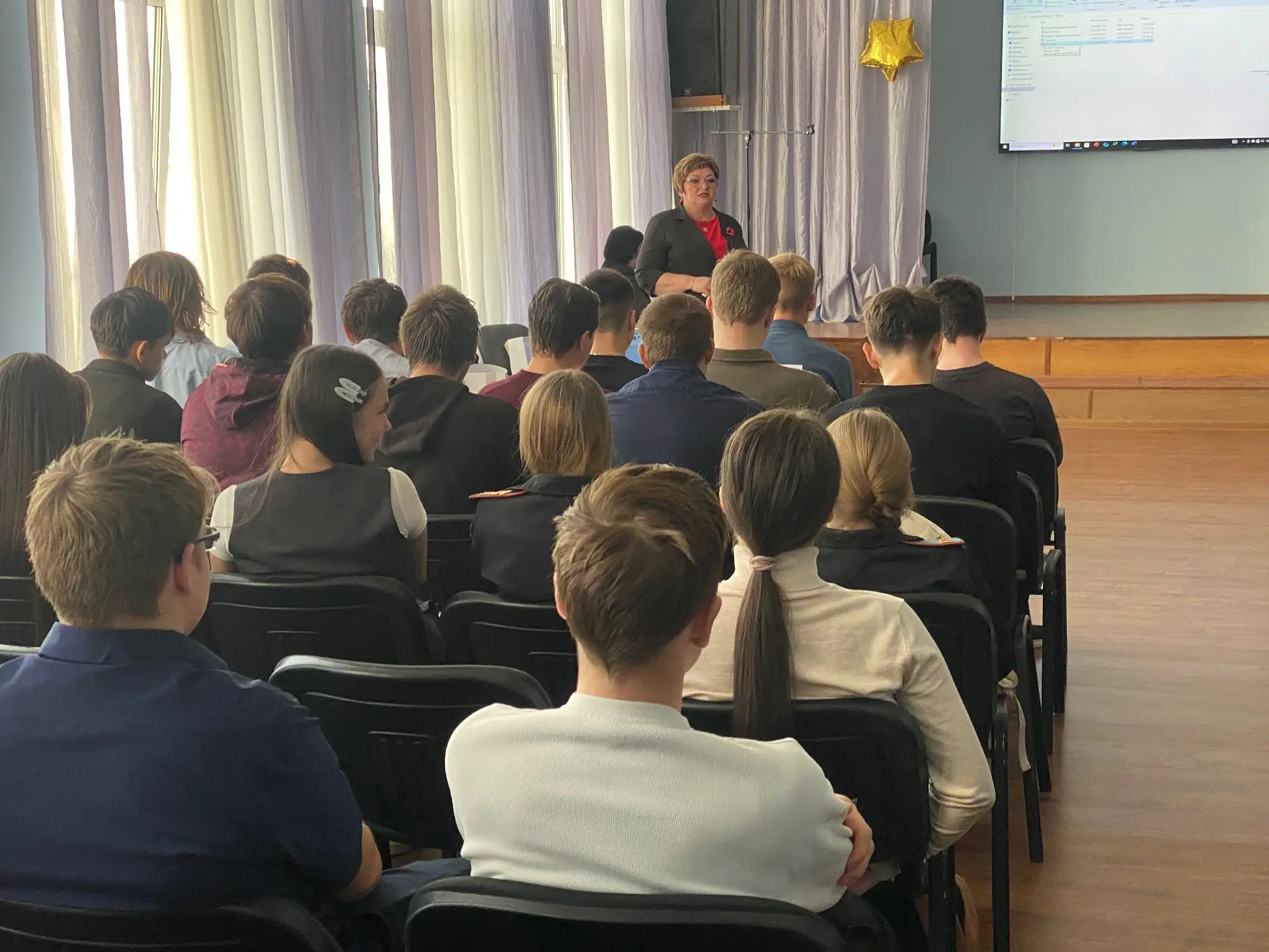 🎓 Югорский государственный университет в гостях у МАОУ СОШ № 1: шаг к будущей профессии