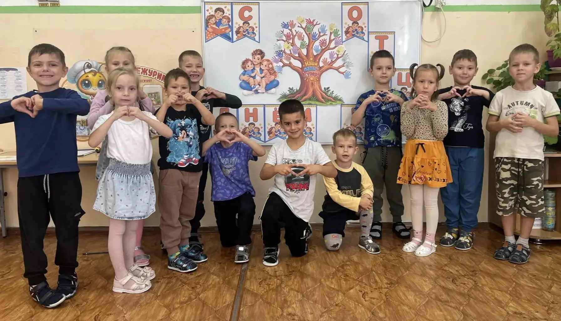 Дорогим папам, с любовью от детских сердец!