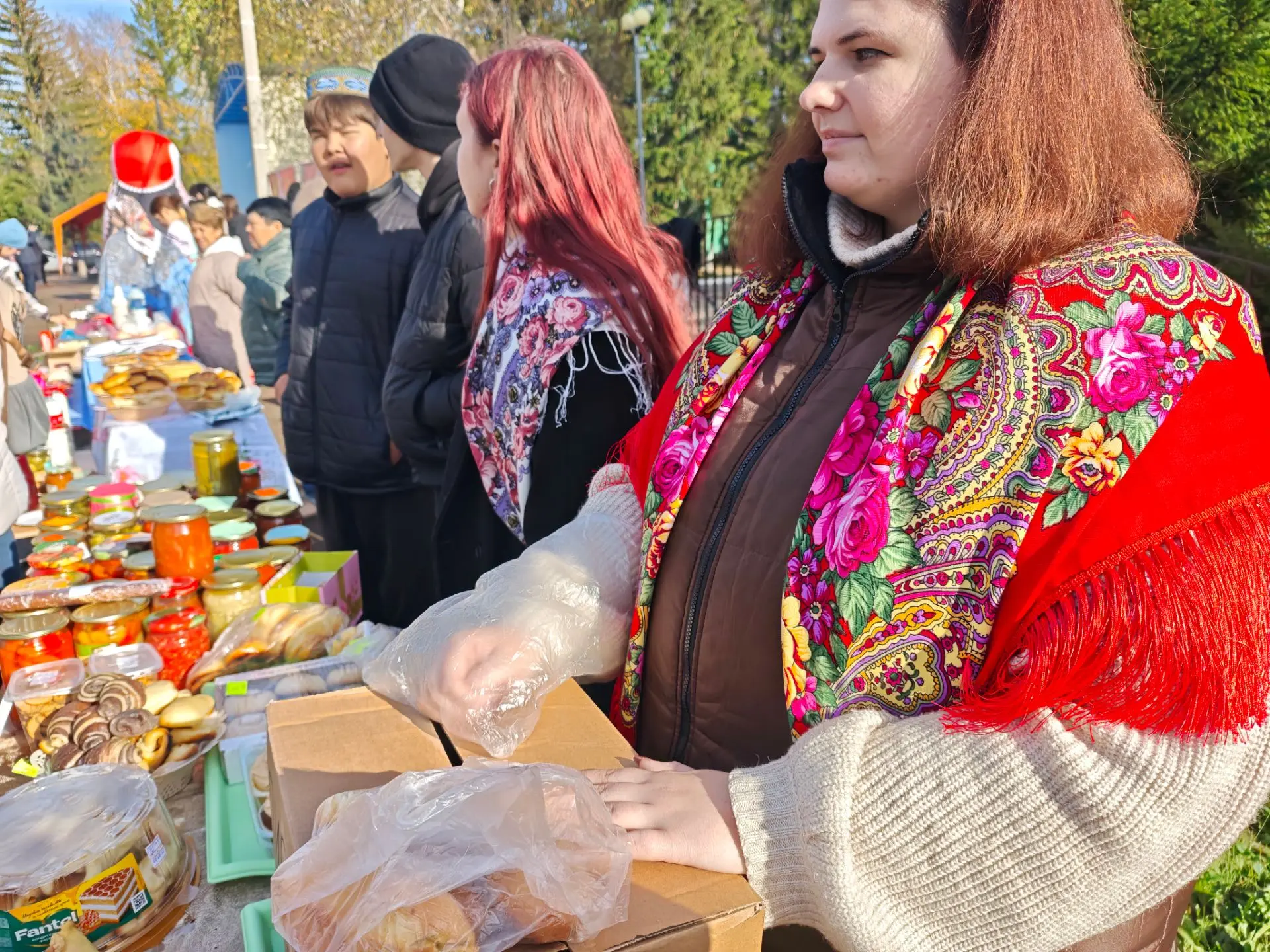 🍂🏛️ Осенняя ярмарка на площади районного Дворца культуры!