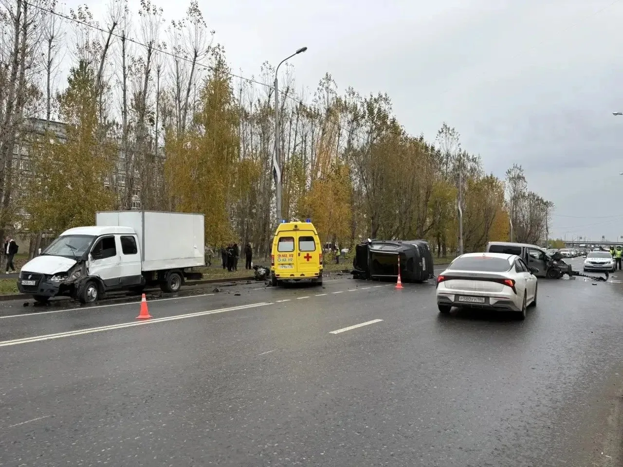 Массовое жесткое ДТП в Тюмени с 4-мя автомобилями.