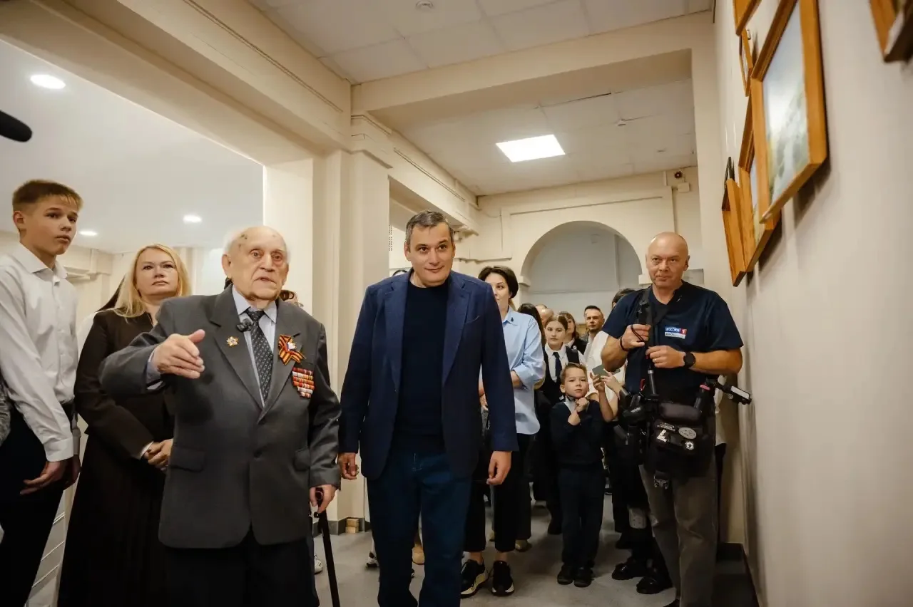 В библиотеке им. Асеева в Курске открылась персональная выставка картин участника Велик...