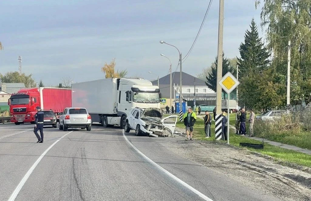 Два ДТП с пострадавшими произошли буквально за два часа вчера в Измалковском округе. В ...