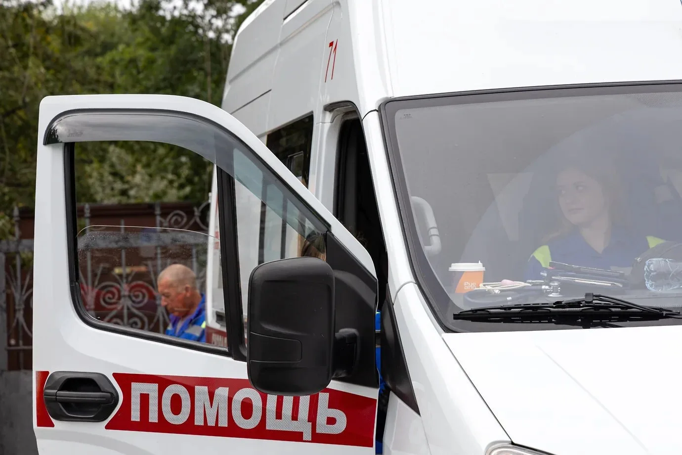 В результате воздушной атаки на Ростовскую область пострадали шесть человек, четверых и...