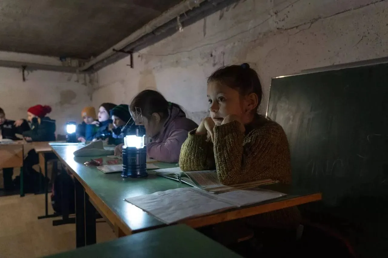 👩‍🏫📚 Как будут работать киевские школы во время отключений света и воды рассказали в...