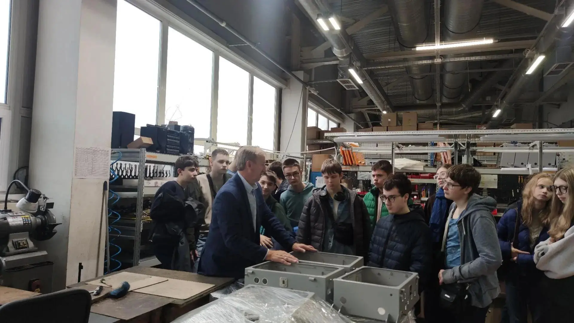 🛠 В Мытищах молодежь заглянула «за кулисы» современного производства