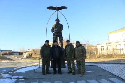 🪖🚐Госинспектор ООПТ Хангаласского улуса передал личный автомобиль УАЗ бойцам в зону СВО