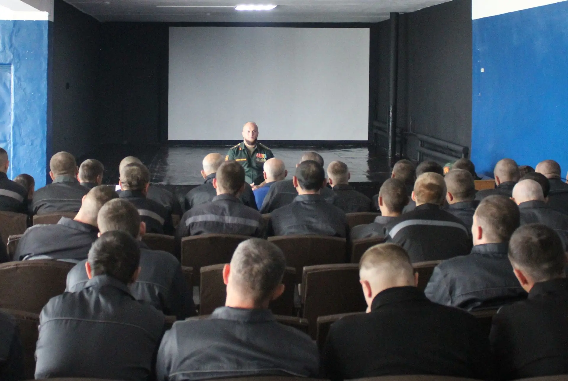ВЕТЕРАН СВО ПАВЕЛ ПЕШКОВ ПРОВЕЛ УРОК МУЖЕСТВА В ИК-3