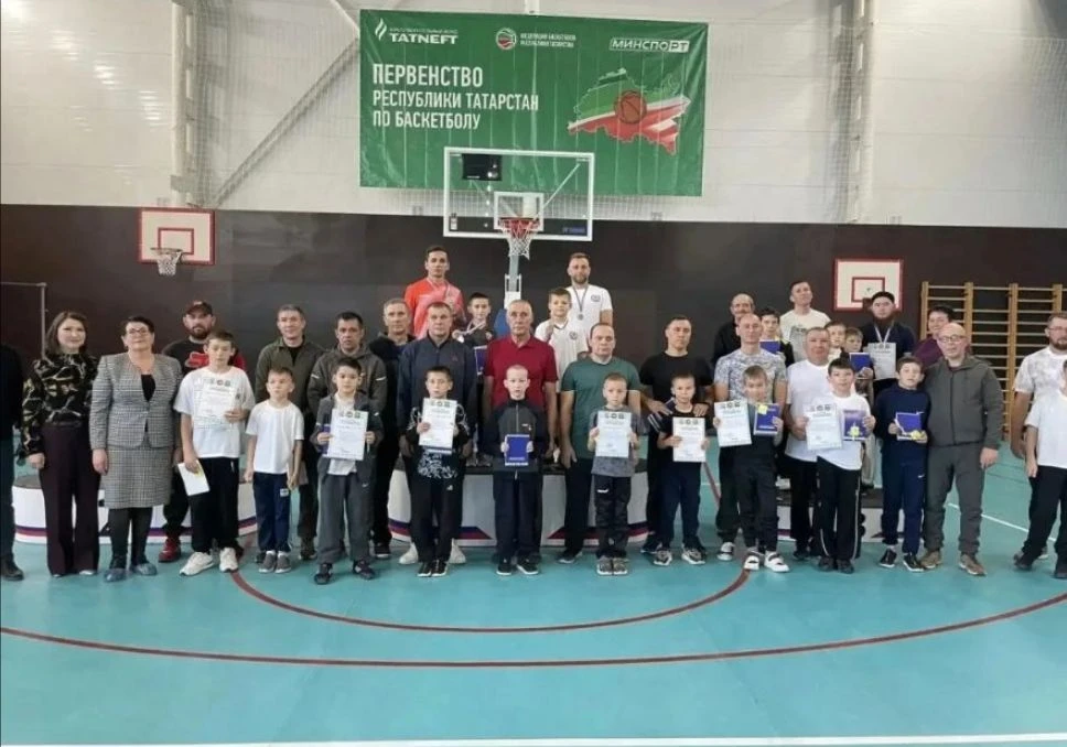 9 нчы октябрь көнне районкүләм Актанышта Әтиләр көненә багышланган ярышлар узды.