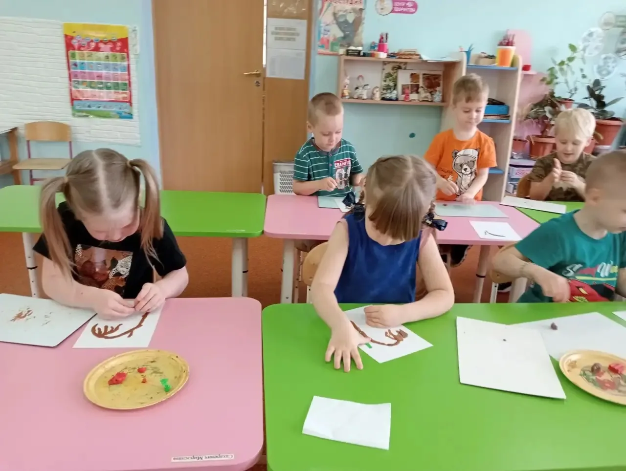 Ребята из группы "Калинка" на занятии по конструированию научились делать перелетных пт...