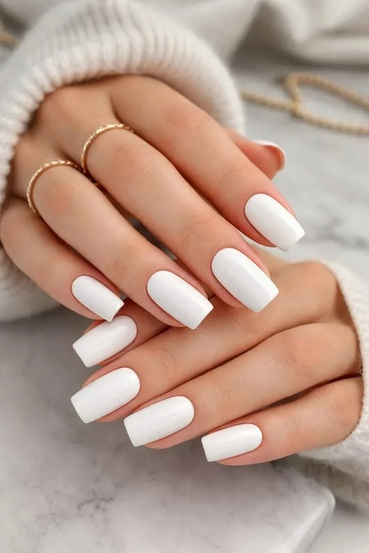 💅 Тренд года: Самый красивый маникюр - ногти средней длины и белый лак.