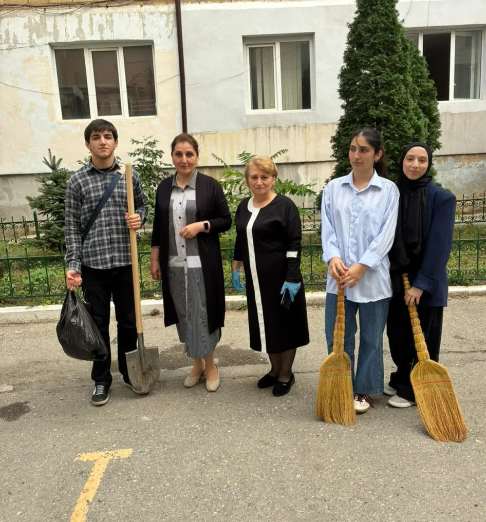 Марафон чистоты: студенты и преподаватели ФИЯ ДГПУ им. Р. Гамзатова навели порядок на т...