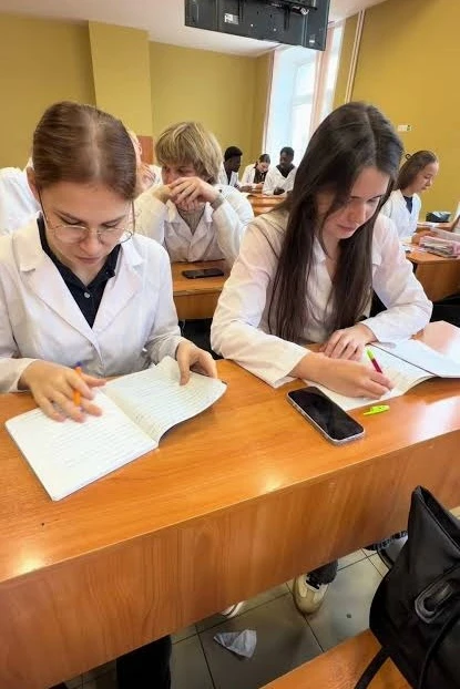 👏 В КГМУ незаконно отчислили трёх студенток — прокуратура добилась их восстановления