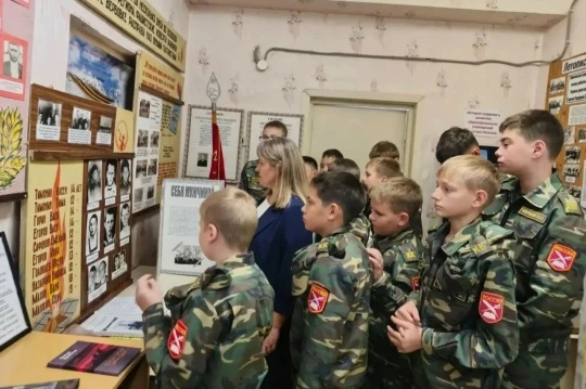 Делегация из Заплавного дошла до захоронения Босоногого гарнизона🎗️