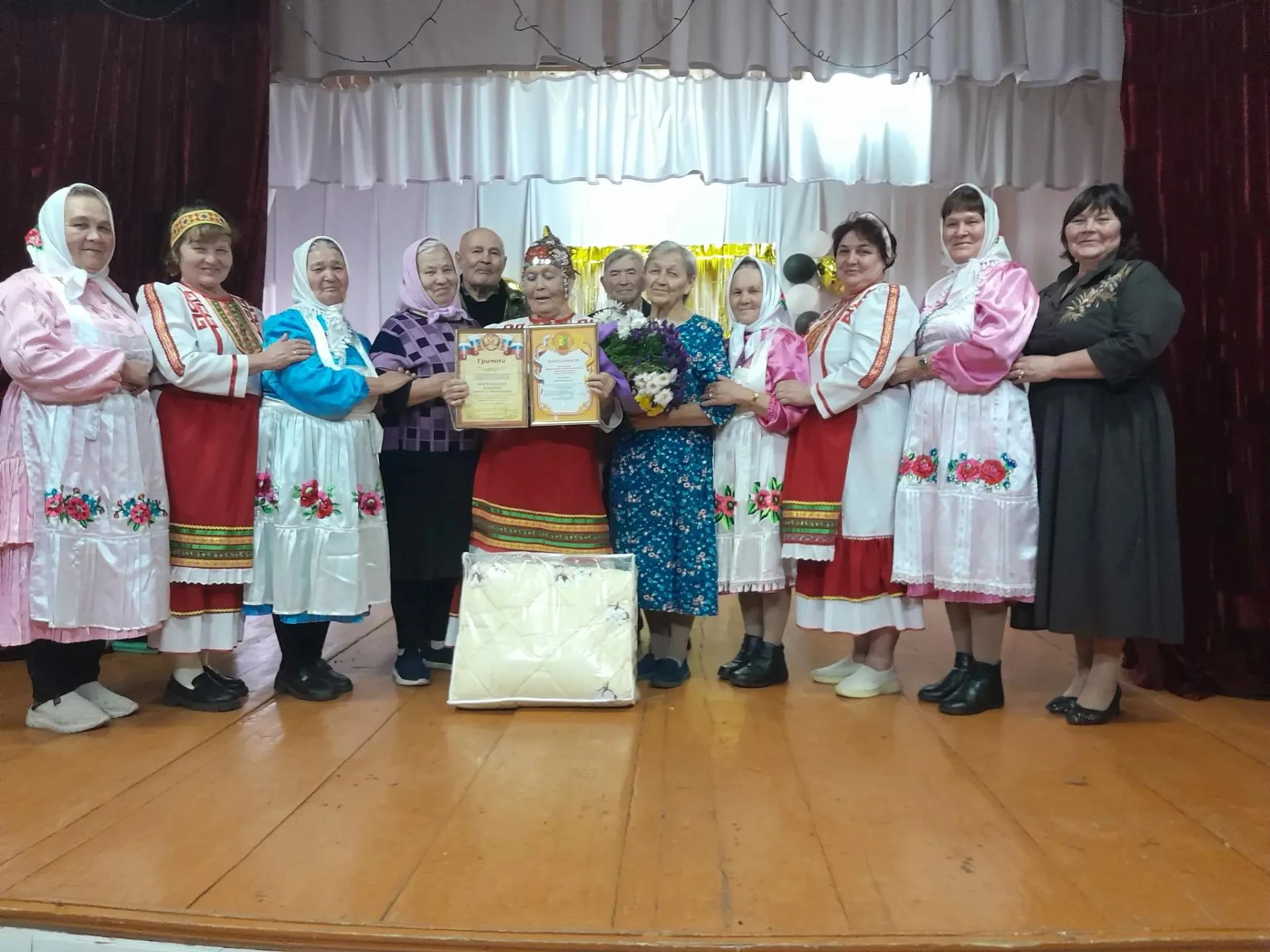 Полвека на службе культуре: в Карабай-Шемуршинском СДК чествовали Зинаиду Николаевну Па...