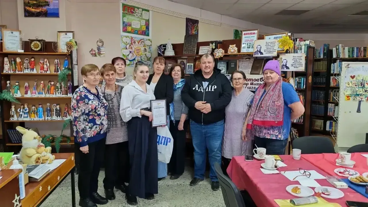 ЛДПР в Борках: благодарность и книга в фонд библиотеки