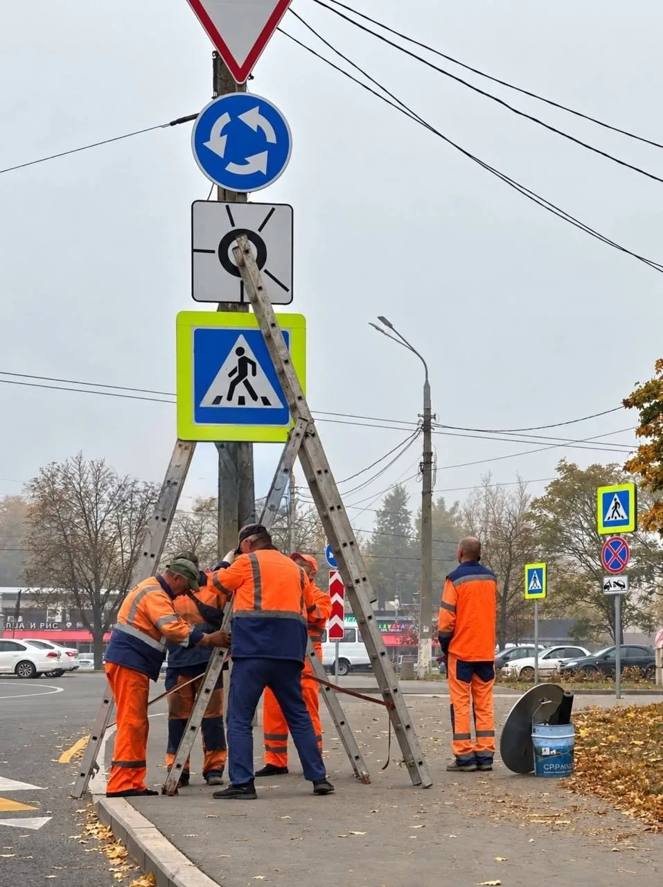 На Мотеле устанавливают знаки, запрещающие поворот налево в час пик