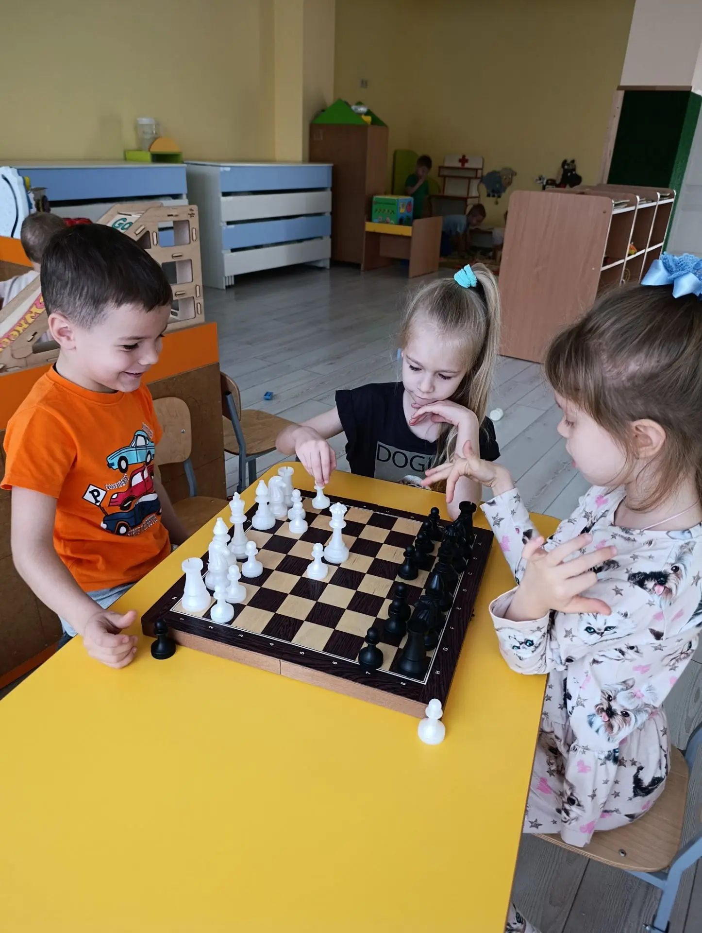Даже в свободное время играют в шахматы!!!❤️