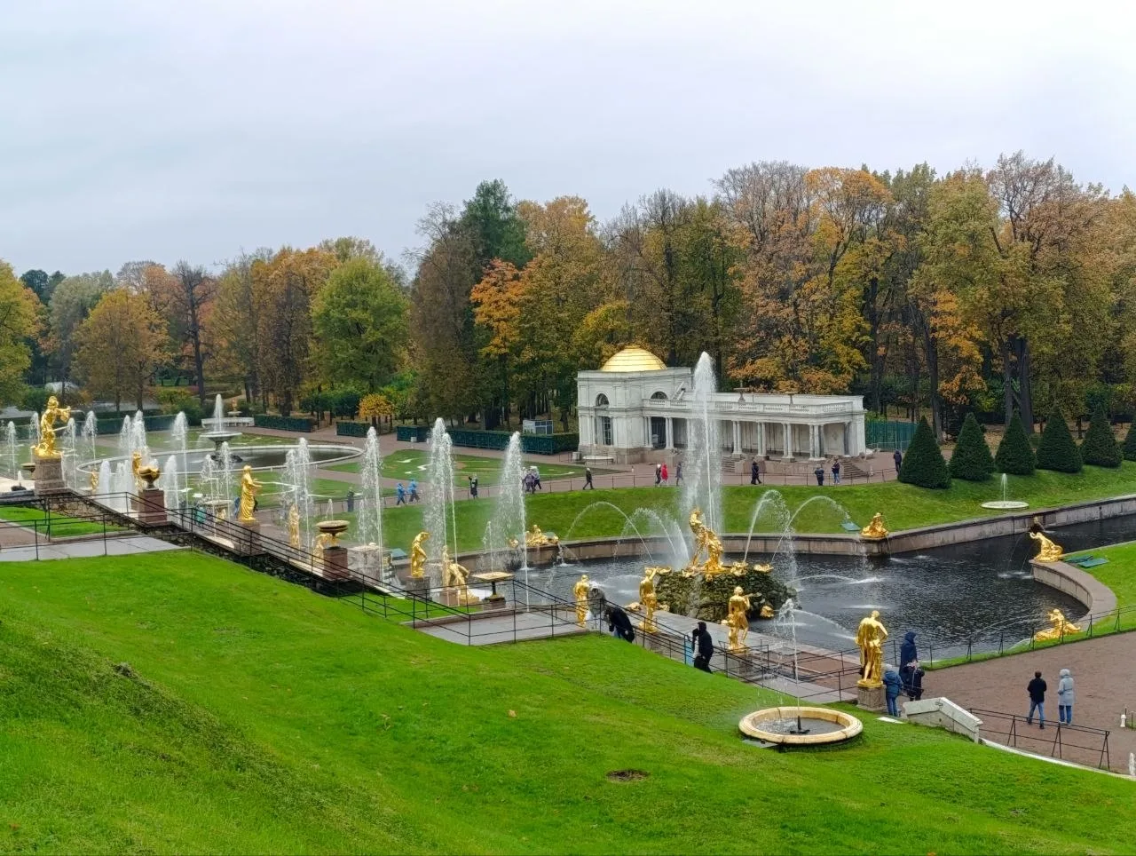 🌧 Доброе утро, Петербург! А вы уже успели прочувствовать осеннее настроение?